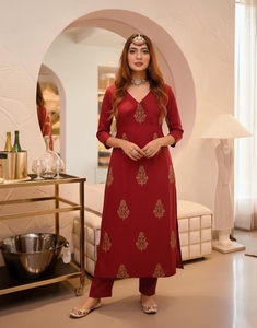 Kurta Recta Estampada de Viscosa y Rayón para Mujer KV con Pantalón - Product Image 3