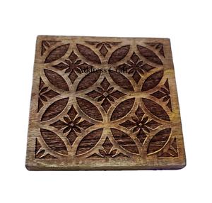 ชุดจานรองแก้วไม้ทรงสี่เหลี่ยมคุณภาพสูง 4 ชิ้น เป็นมิตรกับสิ่งแวดล้อม ใช้ซ้ำได้ ดีไซน์มินิมอล กันลื่น ขนาด 4x4 นิ้ว - Product Image 1