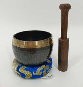 Bol chantant en laiton martelé doré moyen, design unique antique et moderne pour la relaxation, la méditation et le bien-être, tailles et formes personnalisées - Product Image 4
