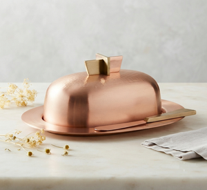 Plat à beurre en cuivre avec couvercle, design minimaliste, métal poli, vaisselle de cuisine, utilisation pour les fêtes, conservation de la fraîcheur hermétique - Product Image 1