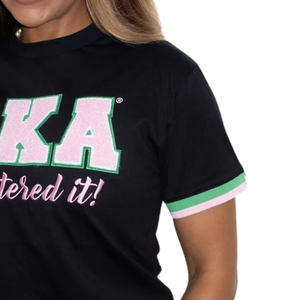   Camiseta negra Mastered It para mujer, de manga corta y cuello redondo, con estampado gráfico de letras griegas en rosa y verde, top informal de moda para hermandades. - Product Image 4