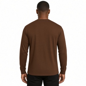 Camiseta de manga larga marrón para hombre, cuello redondo, con gráfico de letras griegas, estilo casual, ligera, para hermandades y fraternidades - Product Image 2