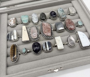 Vente en gros de bagues en laiton plaqué argent avec sertissage clos de pierres précieuses naturelles assorties, bijoux de mode de créateur OEM ODM - Product Image 5