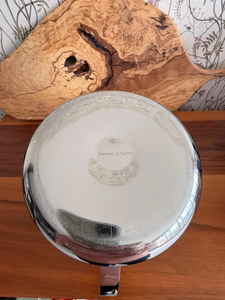 เหยือกโลหะดีไซน์สวยงามพร้อมฝาปิด สำหรับใช้ในครัวเรือน ทำด้วยมือ 100% เหยือกสแตนเลสคุณภาพสูงสำหรับใส่น้ำดื่ม มีจำหน่าย - Product Image 6