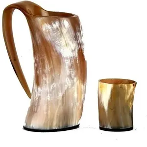 Mug à boire en corne de buffle gravé sur mesure, avec un design authentique de type tankard viking, surface polie à la main, toucher réel - Product Image 1
