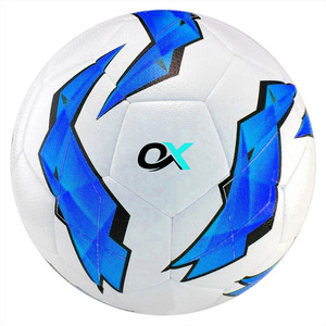 Ballon de football professionnel léger Oxva Industries avec logo personnalisé imprimé pour les fans de football - Product Image 3