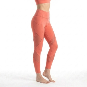 Leggings personalizados para mujer que combinan elasticidad, rendimiento, ajuste cómodo y opciones de diseño únicas. - Product Image 3