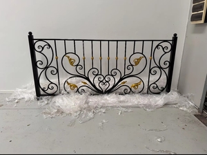 Barandillas de Balcón y Escaleras de Villa en Hierro Forjado y Acero Inoxidable Personalizadas con Acabado de Superficie Lisa Resistente al Óxido - Product Image 4