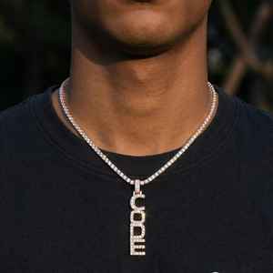 Colgante de Plata 925 con Letra de Nombre Vertical con Incrustaciones de Diamantes, Pasa el Test de Diamantes, Colgante Personalizado con Letra de Nombre con Incrustaciones de Moissanita VVS para Regalo - Product Image 2