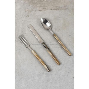 Juego de cubiertos de acero inoxidable con mangos de cuerno de búfalo, apto para contacto con alimentos, estilo europeo, juego de 3 piezas. - Product Image 1