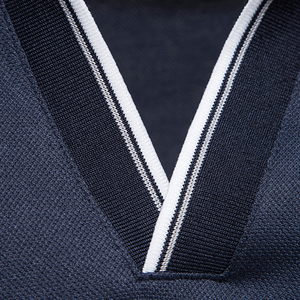 เสื้อโปโลคอวีสีพื้นแขนสั้นคลาสสิก รุ่นใหม่ประจำปี 2026 สำหรับฤดูร้อน สวมใส่สบาย คุณภาพดีจากผู้ผลิตชั้นนำ - Product Image 6