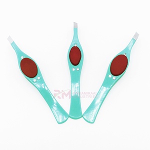 Pinza para cejas RMI Super Product de diseño personalizado con punta plateada y recubrimiento en polvo de acero inoxidable para cejas - Product Image 2