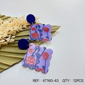 Orecchini pendenti alla moda con motivo rosa viola e borchie blu, set da 12 pezzi - Product Image 2