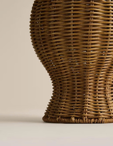 Vase à fleurs en rotin festonné, urne décorative en osier faite à la main pour la décoration de mariage bohème et l'aménagement intérieur d'hôtels - Product Image 5