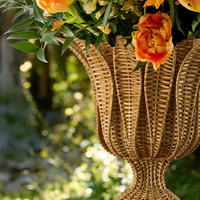 Urne et vase en rotin, et pot à plantes en rotin fabriqués au Vietnam, prix de gros, design floral