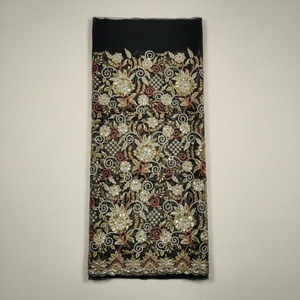 El clásico encanto étnico de la tela de encaje nigeriana auténtica con bordado y pedrería elaborada sobre un patrón floral para prendas de boda. - Product Image 1