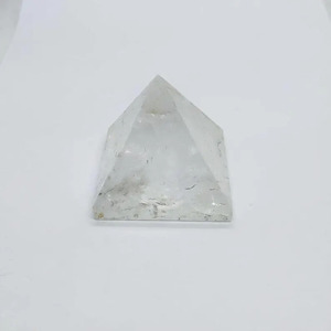 Venta al por mayor de cristales de ágata piramidal Muntaha de 30-35 mm hechos a mano, cristales de Reiki a granel, cuarzo transparente de calidad premium, metafísico, Khambhat, India - Product Image 1