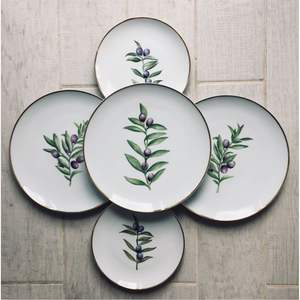 Assiettes de présentation rondes en métal, bord doré, motif branche d'olivier, pour décoration de table de mariage de luxe, vente en gros - Product Image 1