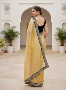 Sari en tissu sergé doux et élégant avec broderie de paillettes et de fils Jari Dori, bordure en dentelle de velours et blouse en velours de créateur - Product Image 3