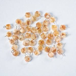 Pendentif en argent sterling 925 avec pierre précieuse citrine en forme de cube – Breloque à facettes en pierre précieuse jaune pour la création de bijoux - Product Image 1