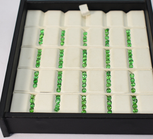 Tsavorita natural verde intenso, corte ovalado, 4x3 mm, tamaño melee, limpieza óptica, gema suelta para joyería. - Product Image 4