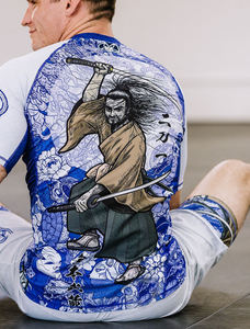 เสื้อแรชการ์ดผู้ชายไซส์ใหญ่พิเศษ ลายพิมพ์สวยงาม สำหรับออกกำลังกาย  โลโก้สั่งทำได้ สีดำ Sage of Six Paths - Product Image 5