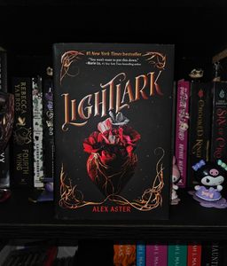 ไลท์ลาร์ค โดย อเล็กซ์ แอสเตอร์ หนังสือปกอ่อนภาษาอังกฤษ หนังสือผจญภัยแฟนตาซีสำหรับผู้ใหญ่ - Product Image 2