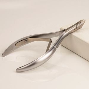 Coupe-ongles professionnel de qualité salon avec poignée antidérapante, outil en acier inoxydable durable pour les soins des ongles des doigts et des orteils - Product Image 3