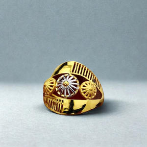 Anillo de Chakra Chapado en Oro Ornamentado para Mujer |   Joyería de Diseño con Motivo de Rueda de Dos Tonos |   Diseño Indio de Lujo - Product Image 5