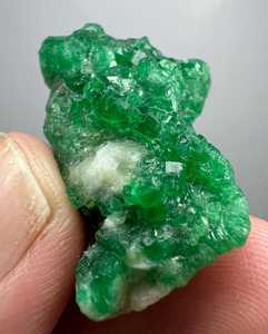 Cristaux d'émeraude vertes de qualité supérieure provenant de Swat, Pakistan, spécimen minéral brut naturel, pierre précieuse de collection pour exposition - Product Image 6