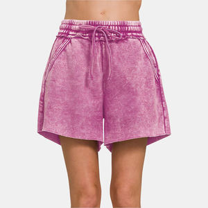 Shorts de moda para mujer con material transpirable y corte moderno, ideales para días de playa y aventuras al aire libre. - Product Image 6