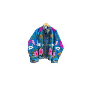 Veste d'hiver unisexe à col montant et broderie florale en velours Suzani avec doublure en coton et deux poches latérales - Product Image 1