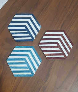 Posavasos de resina y madera de mango personalizables, tapetes para bebidas con incrustaciones multicolores y almohadillas para bebidas personalizadas - Product Image 1