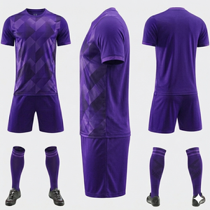 เสื้อฟุตบอลลายทางแบบกำหนดเองรุ่นใหม่ปี 2026 เสื้อฟุตบอลสไตล์เรโทรวินเทจ คุณภาพไทย ผ้าโพลีเอสเตอร์ระบายอากาศได้ดี รับผลิตตามสั่ง ขายส่ง - Product Image 1