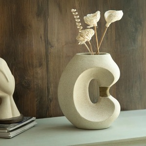 Jarrón de Cerámica Minimalista con Diseño en Forma de C, Decoración Hecha a Mano para Mesa, para Interiores de Hogar Moderno, para Decoración del Hogar - Product Image 1