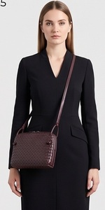 Sac bandoulière tendance en cuir véritable tressé, sacoche photo de luxe faite à la main, sac à bandoulière vintage pour femme avec logo personnalisé et fermeture éclair - Product Image 4