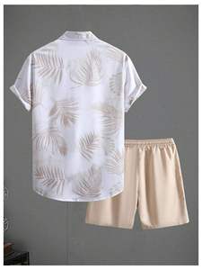 Conjunto de dos piezas de verano con estampado de hojas sutiles para hombre, camisa de manga corta con botones y pantalones cortos con cintura elástica, conjunto ligero para la playa - Product Image 4