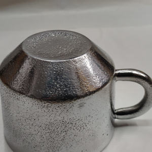 Mug en aluminium texturé de style industriel moderne, tasse à café en métal artisanale vintage pour la décoration de la maison et les articles de bar - Product Image 2