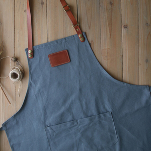 Tablier classique en toile avec bretelles en cuir, tablier de travail durable pour la cuisine et l'utilisation en café - Product Image 5