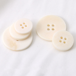 Boutons en os de bœuf véritable, écologiques, classiques, à 4 trous, ronds, à dos plat, couleur crème, pour vêtements - Product Image 5