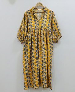 Robe tunique mi-longue pour femme, faite à la main, 100% coton, respirante, écologique, tie-dye |   Motif floral, col en V, manches bouffantes, naturel - Product Image 1