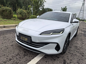 บีวายดี ซีล 06 ดีเอ็ม-ไอ 80KM พรีเมียม พีเอชอีวี ซีดาน 5 ที่นั่ง ไฟหน้า LED ยาง R18 พวงมาลัยซ้าย สีขาวภายนอก - Product Image 4