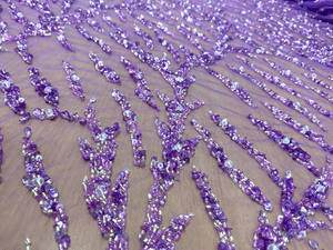 ผ้าลูกไม้ปักเลื่อมสีน้ำเงินทำมือ ประดับด้วยลูกปัดและลายดอกไม้ 3 มิติ สำหรับนักออกแบบและผู้ผลิตเสื้อผ้าบูติก - Product Image 2