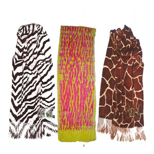 Collection de foulards imprimés animaliers haut de gamme : Écharpes élégantes pour femmes, inspirées du léopard, du zèbre et de la faune, en soie douce et luxueuse - Product Image 3