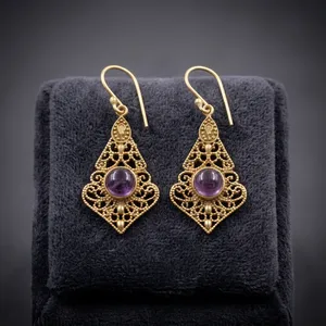 Boucles d'oreilles en laiton et améthyste naturelle |   Boucles d'oreilles pendantes en pierres précieuses faites à la main - Product Image 3
