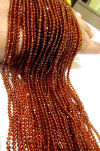 Perles de grenat Hessonite naturel facettées en forme de rondelle de 3 mm, brin de 13 pouces de long - Product Image 4