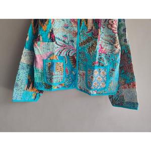 Veste réversible vintage en patchwork pour femme, cardigan en coton à fleurs, manteau d'hiver avec poches, cadeau pour elle - Product Image 5
