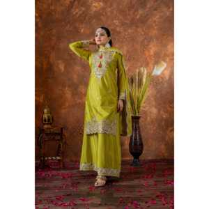 Ensemble de costume pour femmes de créateur, haut en soie chinon pur, palazzo et dupatta pour les occasions de fête - Product Image 5