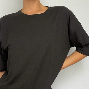 Ensemble 2 pièces tricoté pour femme, prix de gros, noir, col rond, coupe ample, haut décontracté avec logo imprimé, longueur au-dessus du genou, usage quotidien - Product Image 4