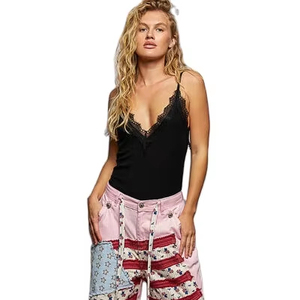 เสื้อสายเดี่ยวคอวีลูกไม้ลายลูกไม้ - Product Image 1